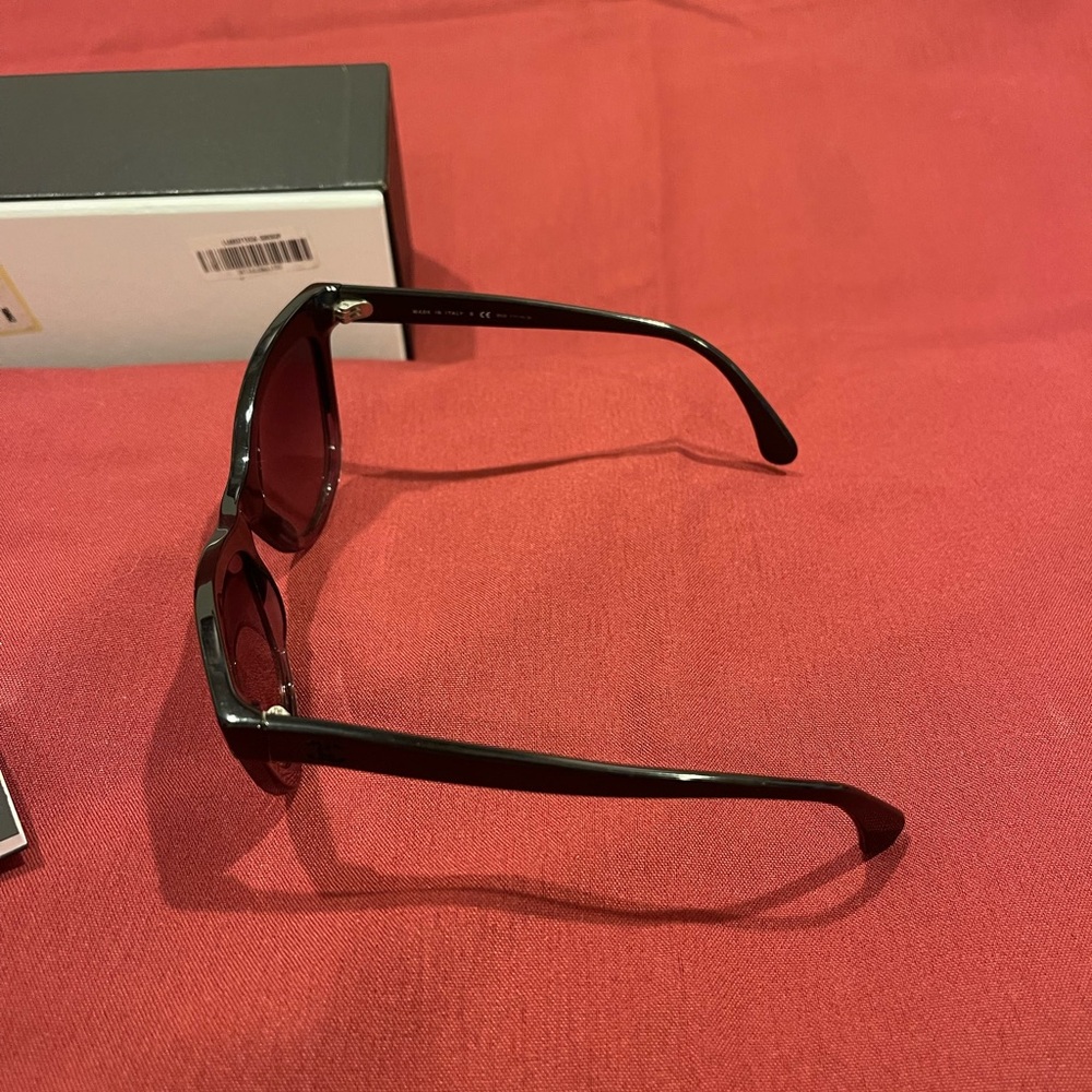 CHANEL Glossy Black Cat-Eye Sunglasses with Quilted Case - Picture 4 of 9